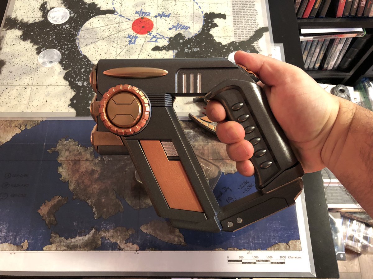 GeekToyLove's tweet photo. Tellarite disruptor all done and ready to head out. A couple of extra goodies are going along as well.
Tellarite stl by @limeybuilds, available for commission from either.
#2023Commissions #StarTrek #GeekDen https://t.co/eQ2VH0j4cH