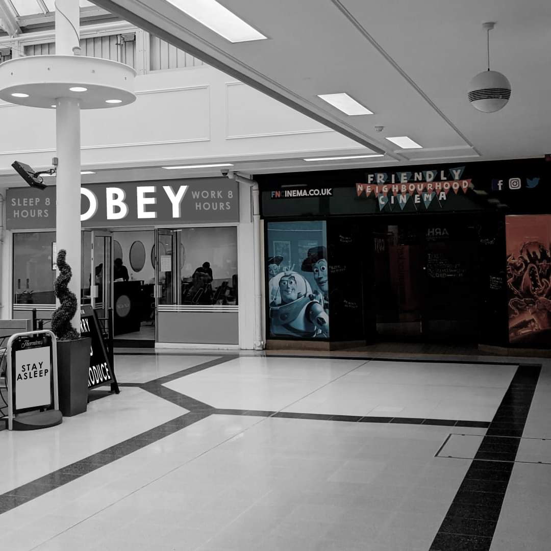 "Don't wear them glasses too long. Starts to feel like a knife turnin' in your skull." 💀🕶️
FNCinema.co.uk/ryemarket
.
.
.
#theylive #johncarpenter #consumerism #cultfilm #popup #film #cinema #ryemarket #stourbridge #dudley #midlands #shoppingcentre #horror #teaser #consume #obey