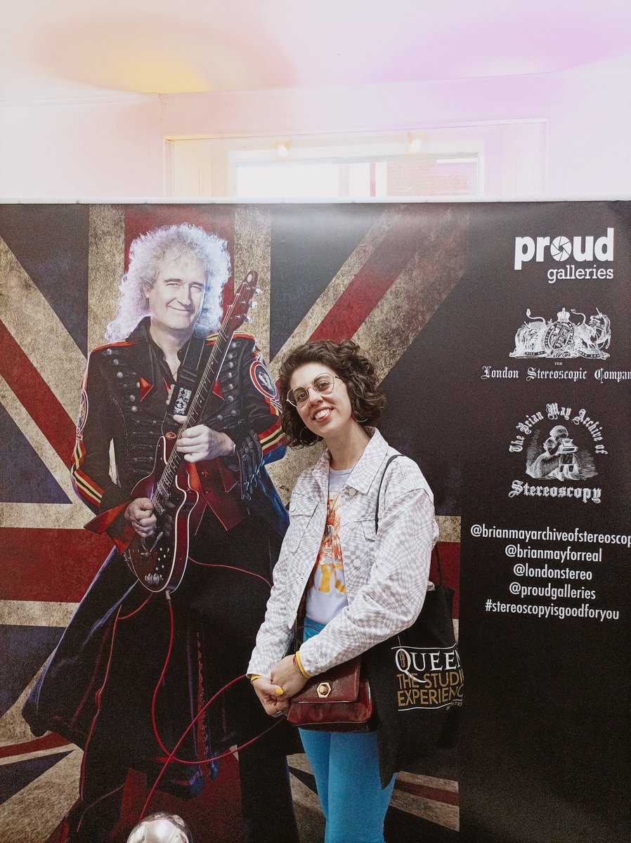 chaoticquokka_'s tweet photo. My favourite place surrounded by stills of life, semblances of music, breaths of love and pieces of friendship 🤍🫀

[8 months later...here I am once again.
August 8th, 2023] ✨

#queen @DrBrianMay #queenin3D https://t.co/hl6pBqs2u0