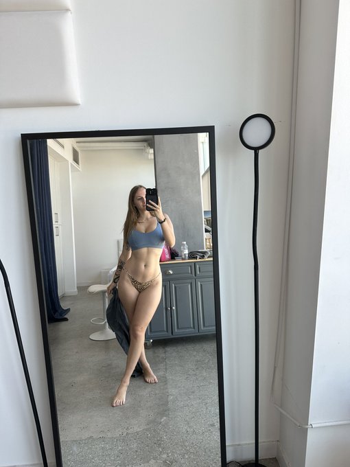1 pic. Front or back ? https://t.co/Wk2MhG6fuh