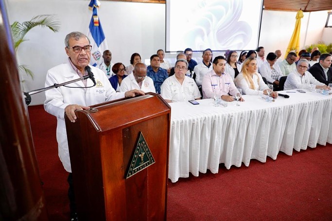 El Colegio Médico Dominicano (CMD) y el Consejo Nacional de Sociedades Médicas Especializadas (Cnsme) ratificaron este martes el paro de labores en los hospitales y las clínicas el jueves y el viernes de esta semana, en reclamo de una serie de mejoras.
#COBERTURANOTICIA