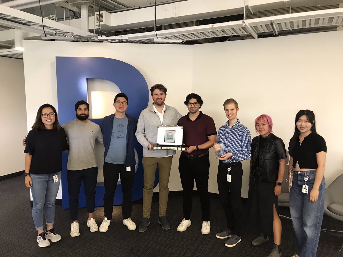 This just in!  Trophy Tuesday <a href="/Bell/">Bell</a> <a href="/BellCanadaWatch/">Bell Canada Watch</a> #trophytuesday #torontocorporaterun