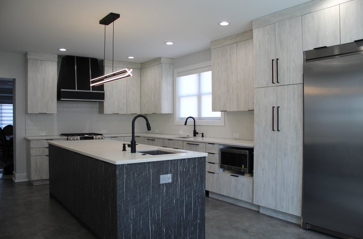 In this kitchen by Syata Kitchens in Owings Mills MD, you’ll find seamless blend of timeless beauty and flawless design
Email info@mastercraftindsutreis.com to find a dealer near you.