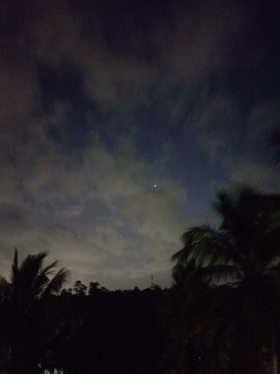Wanna talk a lil bit about it Venus?
🤍💫

#skyaddict 
#nephophile