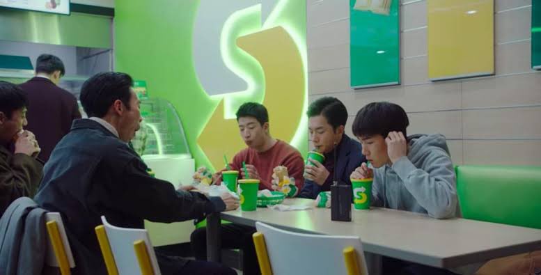 doramabra's tweet photo. 10 coisas em doramas que com toda certeza irrita toda a dramaland:

1. triângulo amoroso 
2. plot de infância DO NADA
3. os pais abusivos
4. uniforme escolar em marmanjos 
5. o empata foda que normalmente é o amigo ou a amiga de um dos personagens e gosta dele/a
6. falta de comunicação entre os protagonistas
7. dorama em que TVN MATA TODO MUNDO
8. eu já disse triângulo amoroso?
9. não ter mais o subway fazendo propaganda 
10. quando dorama não tem final feliz