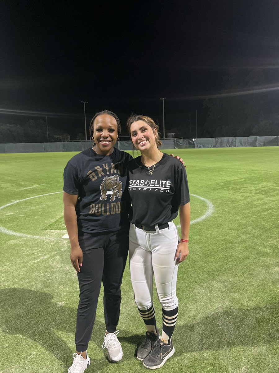 angieksoftball's tweet photo. A huge thank you to Bryant and Abilene Christian University for coming out and sharing their time and wisdom! 💯🥎

@BryantSoftball @ACU_Softball https://t.co/Tp8cskFwug