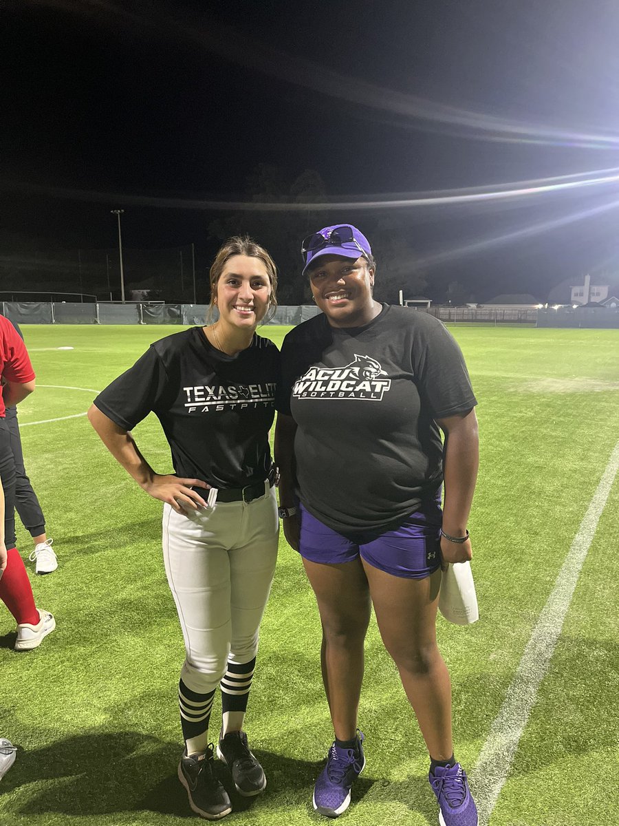 angieksoftball's tweet photo. A huge thank you to Bryant and Abilene Christian University for coming out and sharing their time and wisdom! 💯🥎

@BryantSoftball @ACU_Softball https://t.co/Tp8cskFwug