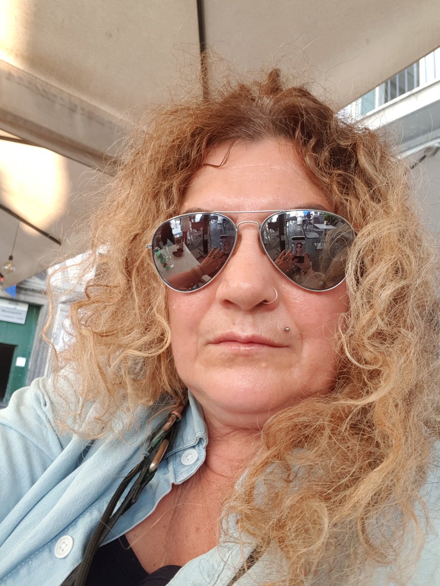 MARINELLA GENTILE ARTISTA SONO A NAPOLI AL CAFFE`RIVALTA FILANGIERI