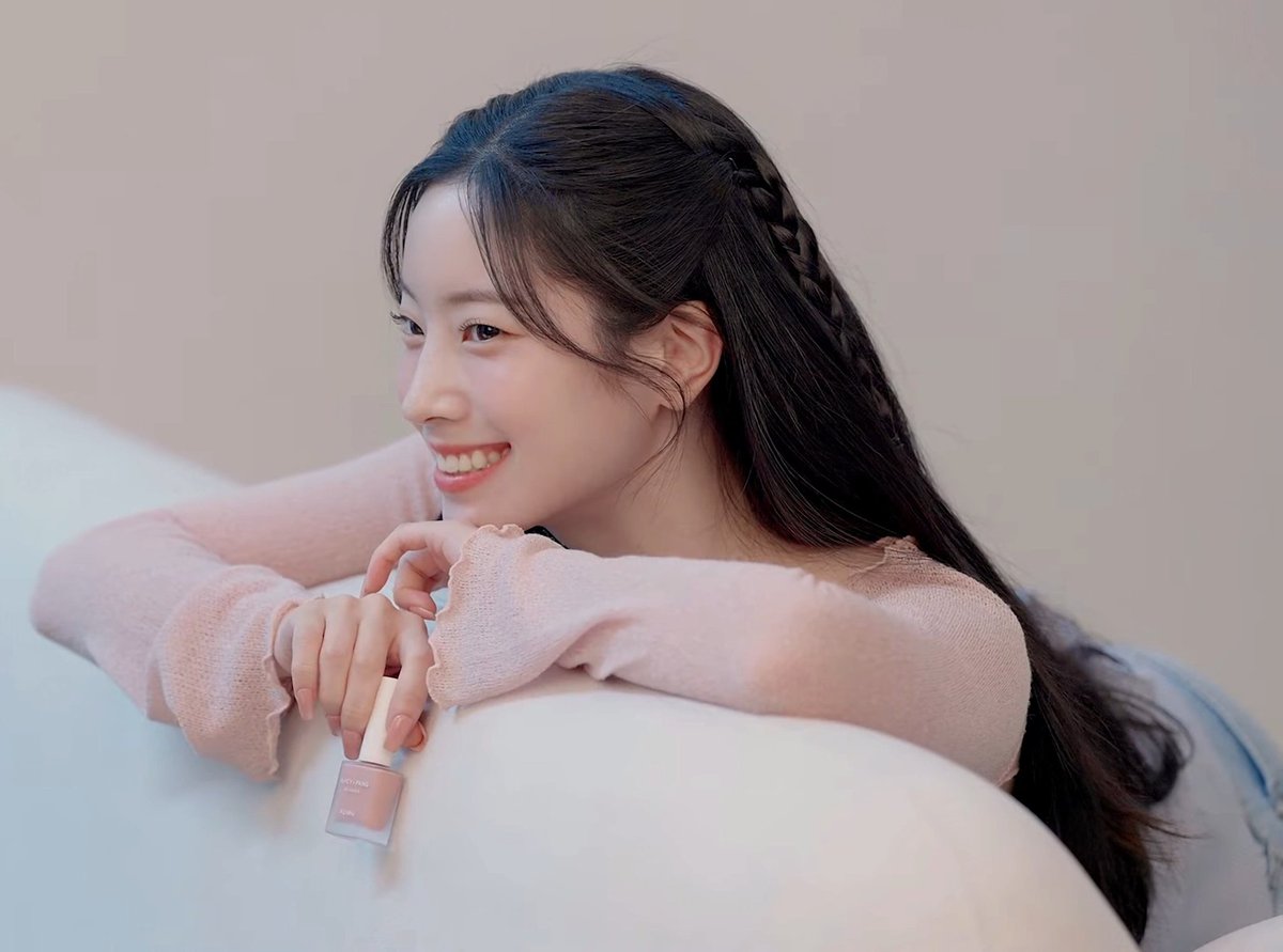 outrodhk's tweet photo. girlfriend dahyun photos that she had oh so blessedly shared with us throughout the years! (⌒o⌒)

— an immaculate thread. https://t.co/J3cGL1pakT