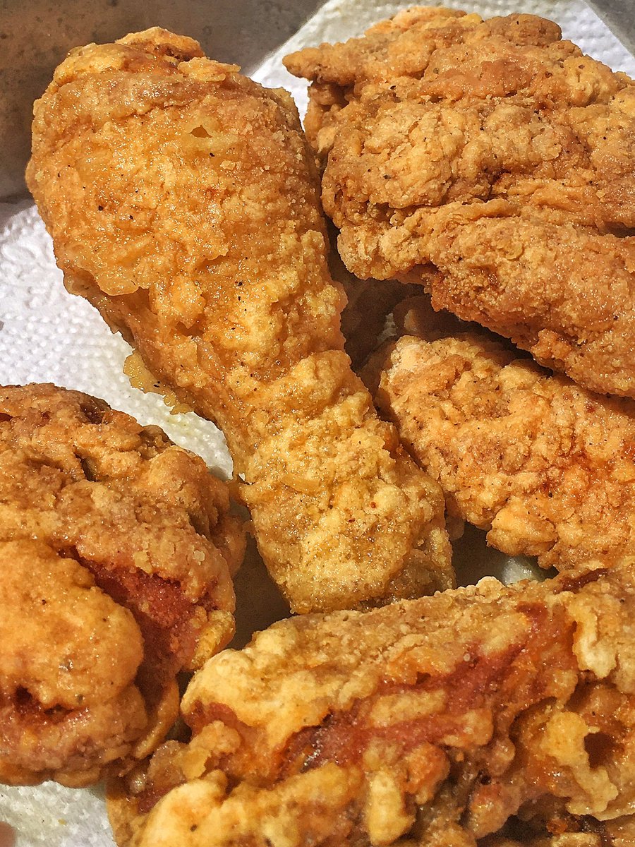 IzzraifHarz's tweet photo. made ayam goreng today and so happy with the result. the colour, the taste and the aroma are all SOOO GEWD. aku selalu gagal bab ni tapi harini dicium kejayaan 😭😭😭 https://t.co/8izN8Mgs2T