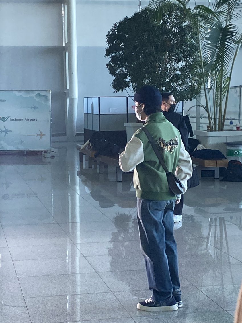 pjmout_'s tweet photo. 밖에서도 보는 한남널렸는데 굳이 봐야해..? https://t.co/8JQ91lRLYM