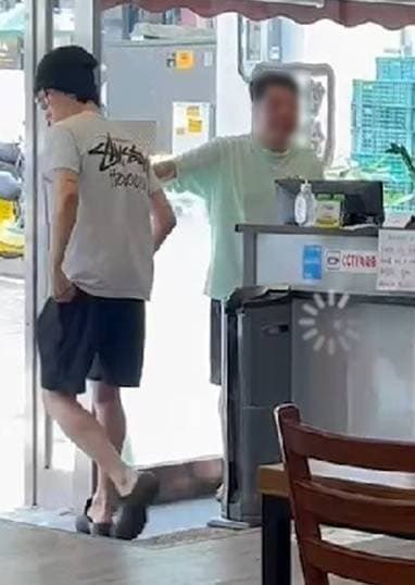 pjmout_'s tweet photo. 밖에서도 보는 한남널렸는데 굳이 봐야해..? https://t.co/8JQ91lRLYM