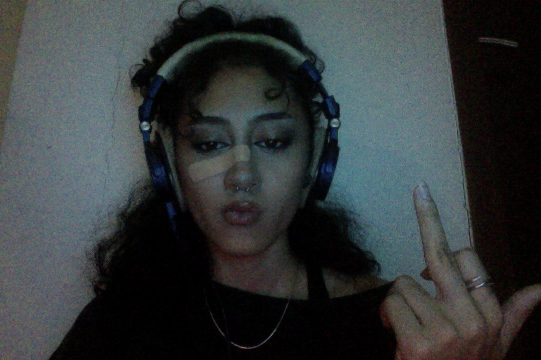 bluntrollaa's tweet photo. webcam https://t.co/lfvYBtMMKk