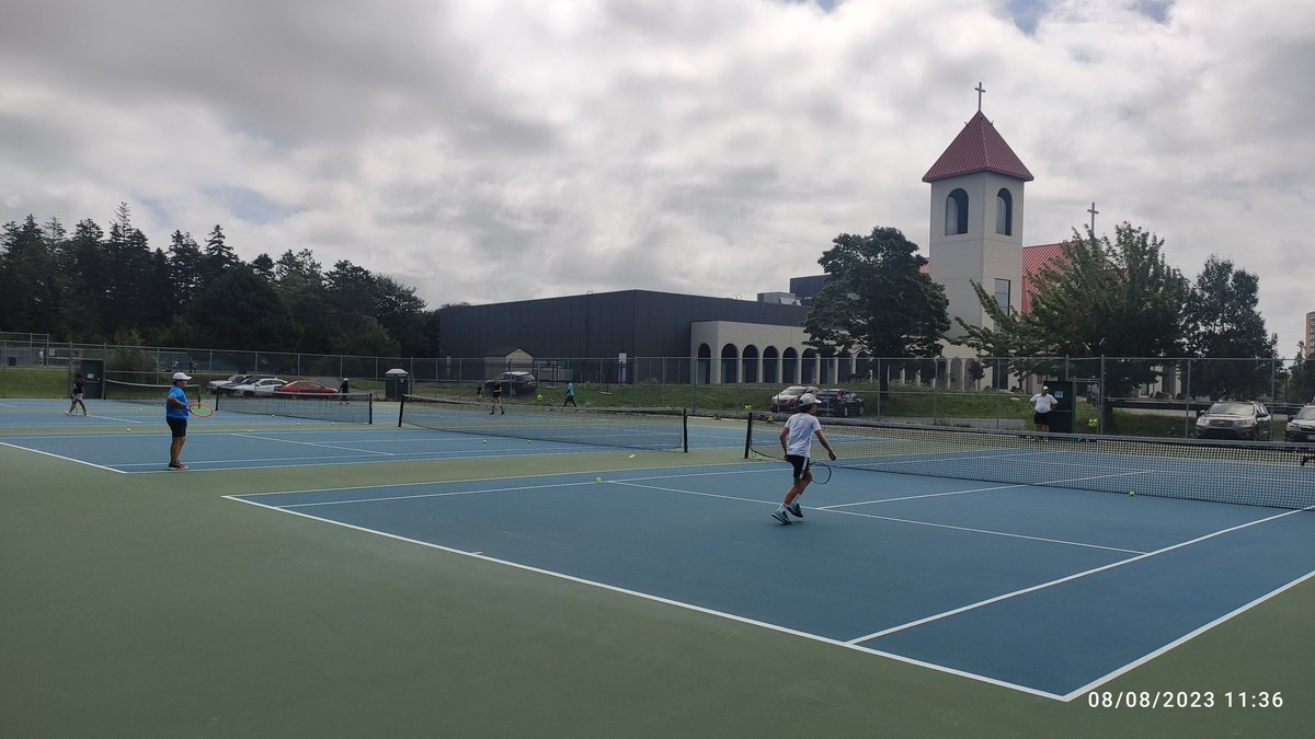 boscoffernandes's tweet photo. Beautiful day in #Halifax @HEADStartTennis #JuniorTennisDevelopment with @JamieDPower @bigteddykgb #CoachKevin #CoachMark . Loving it. https://t.co/S962BVhKnA