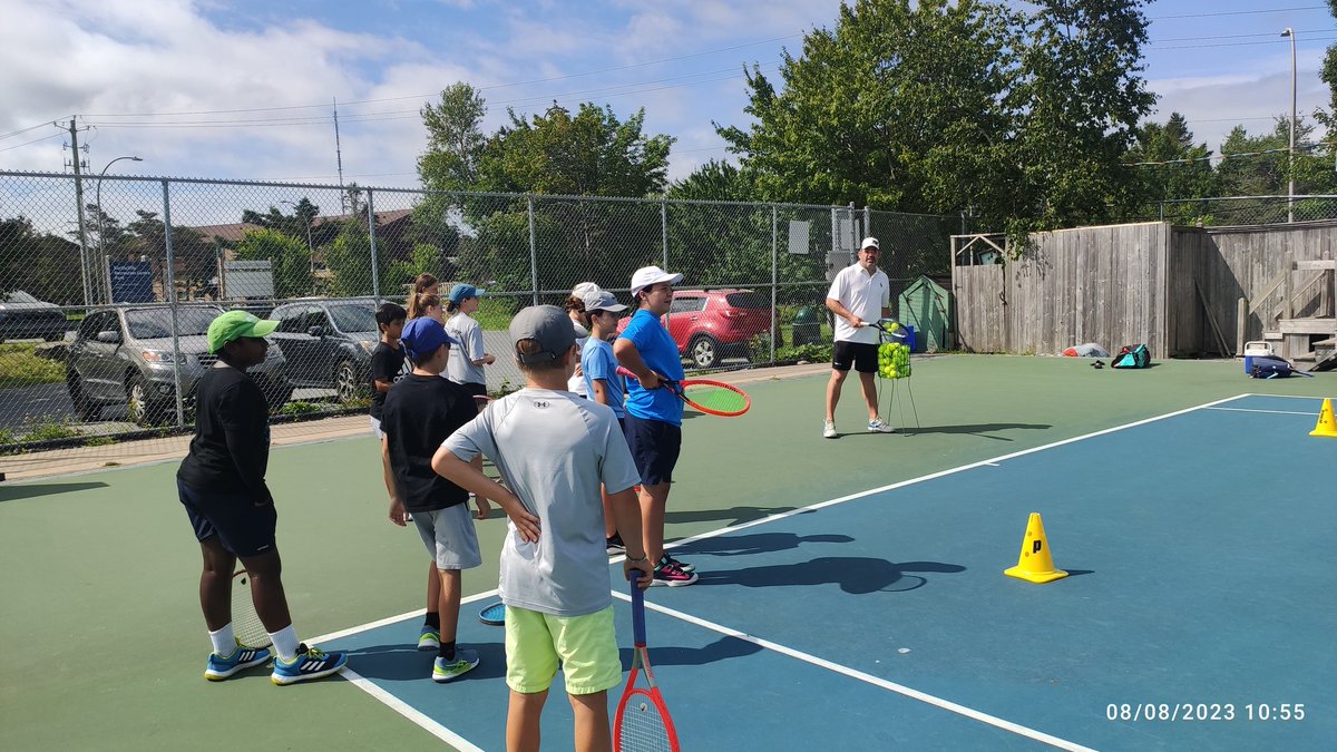 boscoffernandes's tweet photo. Beautiful day in #Halifax @HEADStartTennis #JuniorTennisDevelopment with @JamieDPower @bigteddykgb #CoachKevin #CoachMark . Loving it. https://t.co/S962BVhKnA