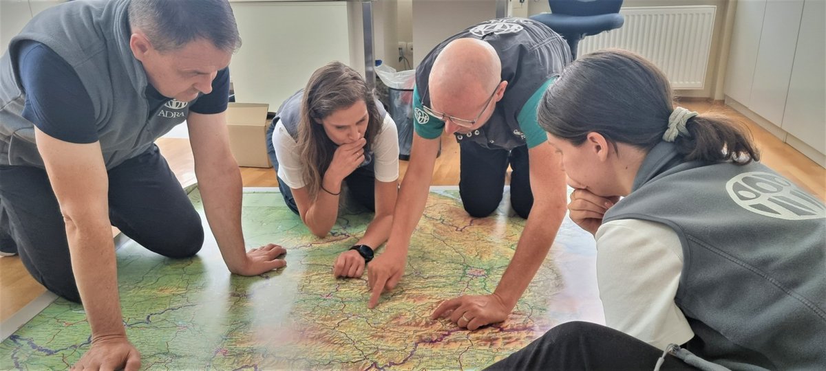 Strateško načrtovanje ekipe ADRA nadaljnjih korakov odziva po Sloveniji.
Mednarodna pomoč prispela in je še na poti, pričakujemo širok obseg odziva.

ADRA.si