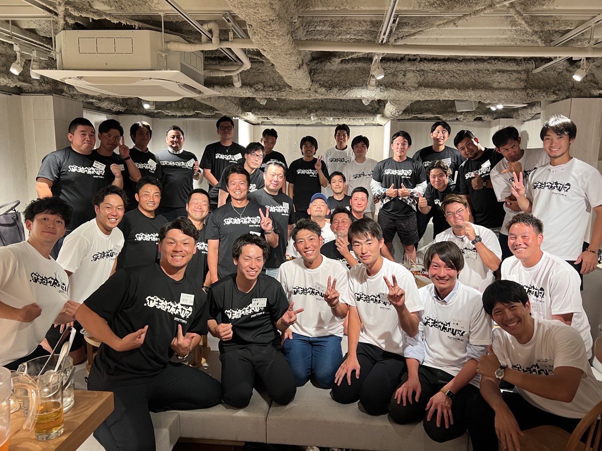 kajikaji_0201's tweet photo. 🍻草���球チーム交流会🍻
本日、念願の飲み会が実現しました。
『ヤキュウナカマ』Tシャツで団結！
草野球界を盛り上げていきましょう⚾️ https://t.co/sBiByPMCo8