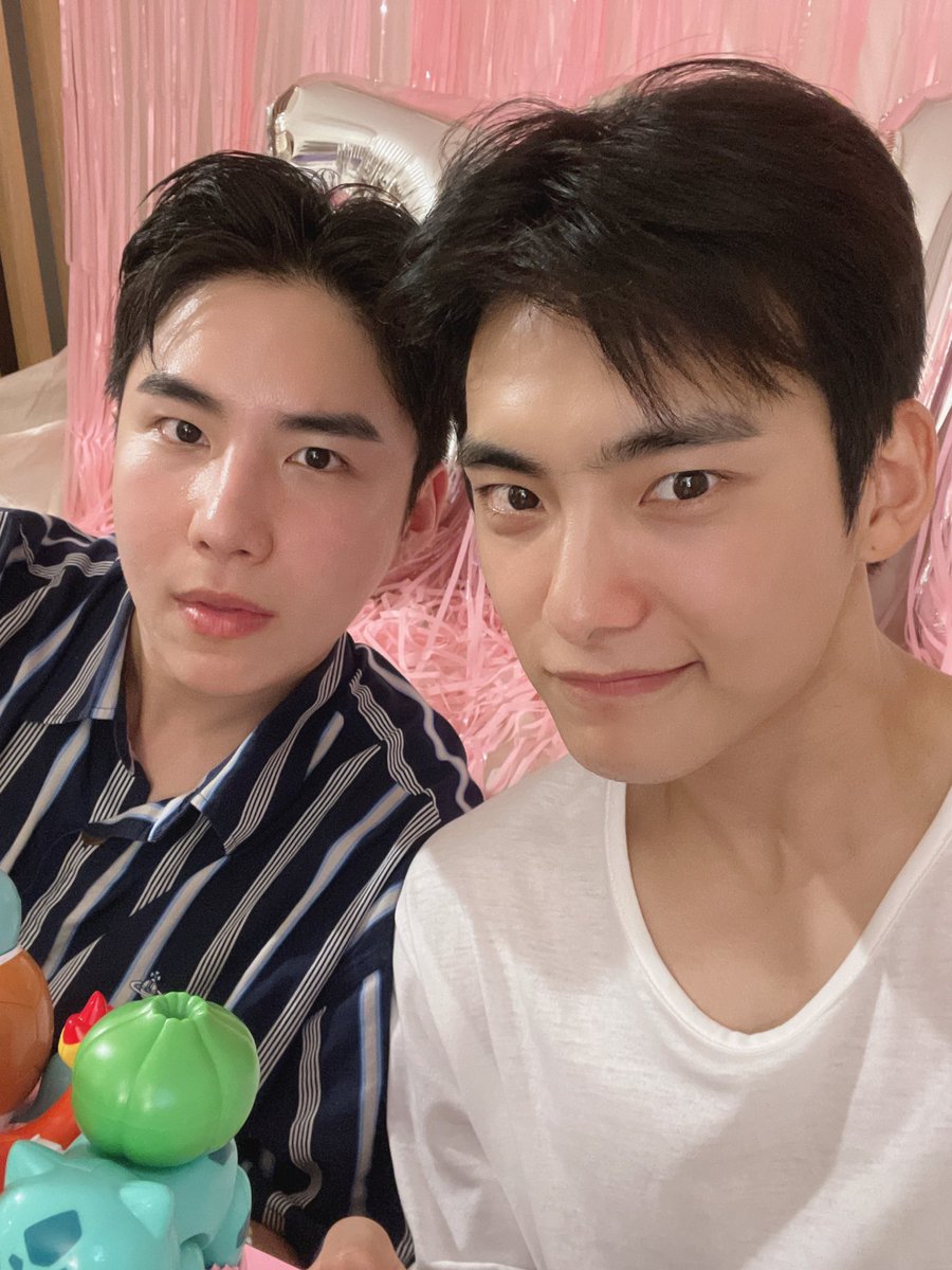 official_ACE7's tweet photo. [#ACE_PHOTO] 📸

230808 Welcome back JUN LIVE 🍀

아무래도 한마음 한뜻 ❤️💜

#에이스 #준 #와우
#ACE #JUN #WOW https://t.co/hf3nlYzXi5