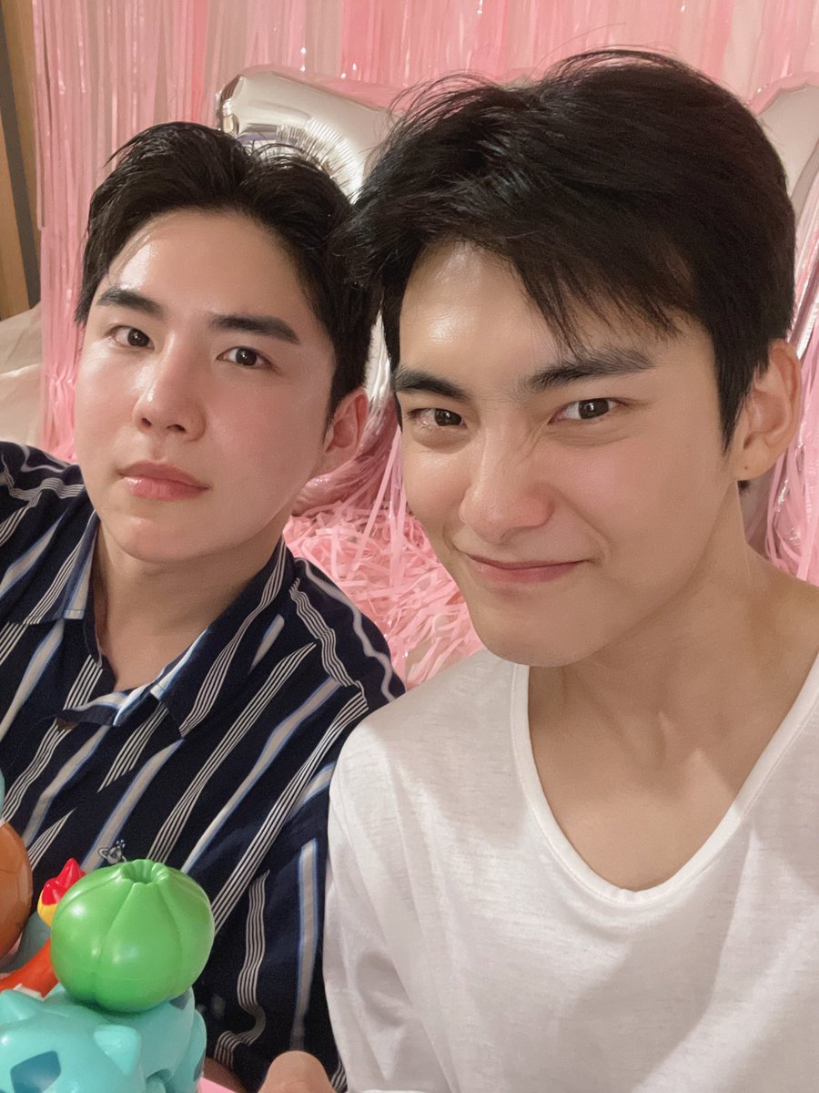 official_ACE7's tweet photo. [#ACE_PHOTO] 📸

230808 Welcome back JUN LIVE 🍀

아무래도 한마음 한뜻 ❤️💜

#에이스 #준 #와우
#ACE #JUN #WOW https://t.co/hf3nlYzXi5