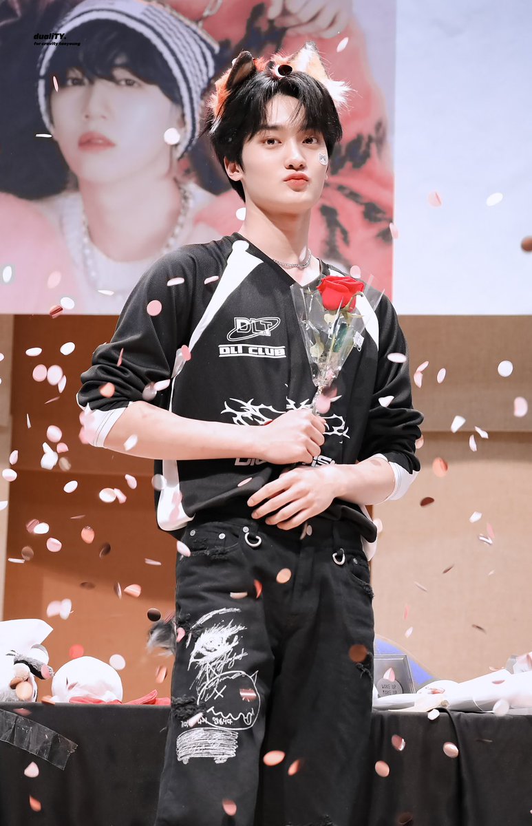 230415 사운드웨이브 부산 HQ✨

🐱🦊🌹

#크래비티 #태영 #テヨン
#CRAVITY #TAEYOUNG