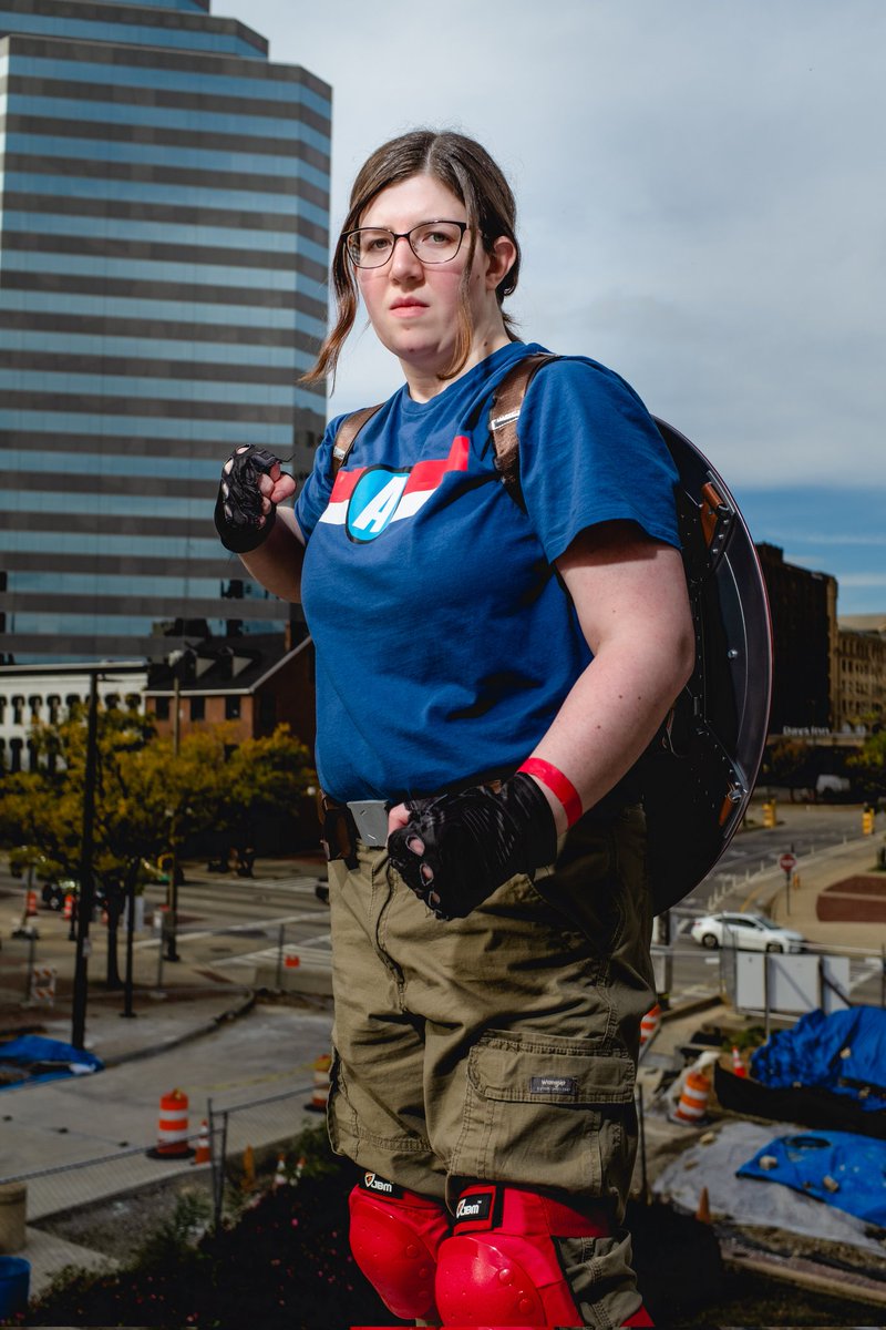thefantasticgrl's tweet photo. What if.. Jessica Jones became Captain America?? ❤️💜💙
A JJ Cap Variant cosplay from the great comic run of The Variants by @GailSimone and art by @philnoto 🙌🫶
I'd love to see @Krystenritter suit up as Cap!
📸 by @erikwphotog
#jessicajones #cosplay #marvel #TheVariants https://t.co/wezemANjKQ