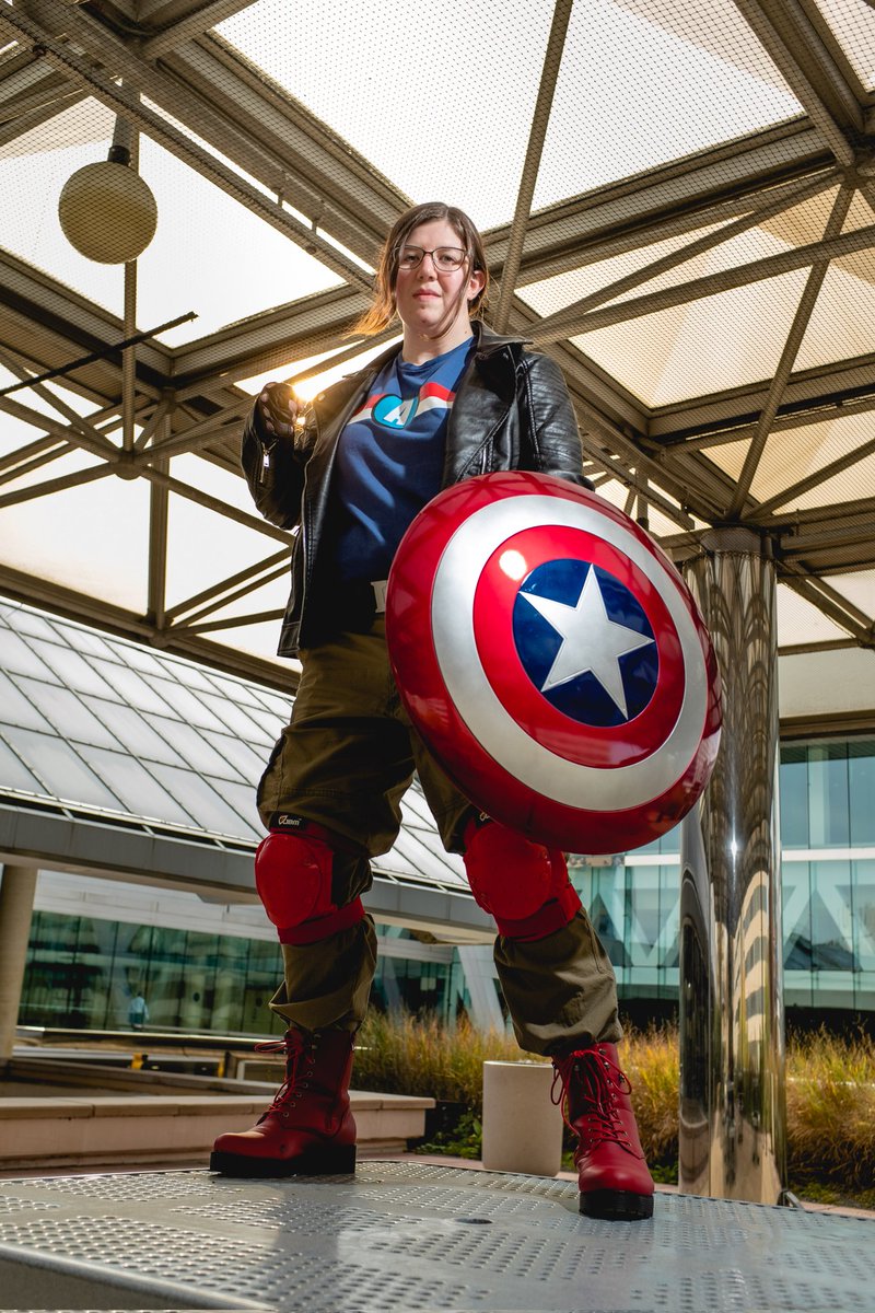 thefantasticgrl's tweet photo. What if.. Jessica Jones became Captain America?? ❤️💜💙
A JJ Cap Variant cosplay from the great comic run of The Variants by @GailSimone and art by @philnoto 🙌🫶
I'd love to see @Krystenritter suit up as Cap!
📸 by @erikwphotog
#jessicajones #cosplay #marvel #TheVariants https://t.co/wezemANjKQ
