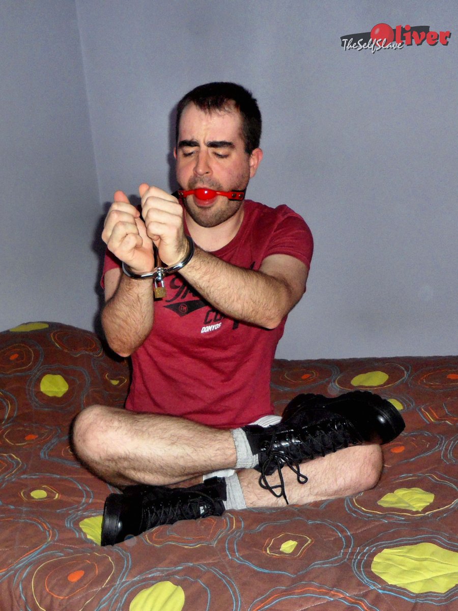 OliverSelfSlave's tweet photo. Throwback Tuesday
When you're young and inexperienced, when it's your first date and you really like the guy, you'll do anything to please him
That's how you get into these situations...
Watch this short story of my first fetish date on https://t.co/PwSpGBTyTG
#boundman #cuffed https://t.co/Q8iwap6Ezh