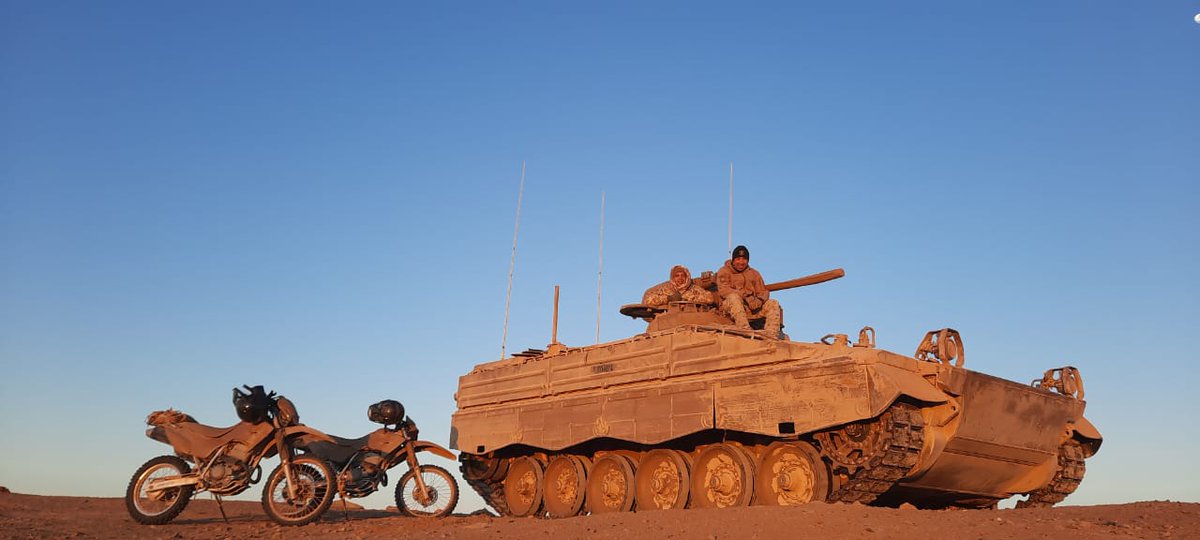 VIDE_CL_Oficial's tweet photo. En el marco de sus Tareas Esenciales de Misión e #InstrucciónYEntrenamiento, es que desde hace 2 semanas la 2da Brig. Acorazada #Cazadores, perteneciente a nuestra VI División del @Ejercito_Chile, tiene desplegado a su Equipo de Combate #Baquedano en #PampaPerdiz, #Tarapacá. https://t.co/xxpdGU9T5t