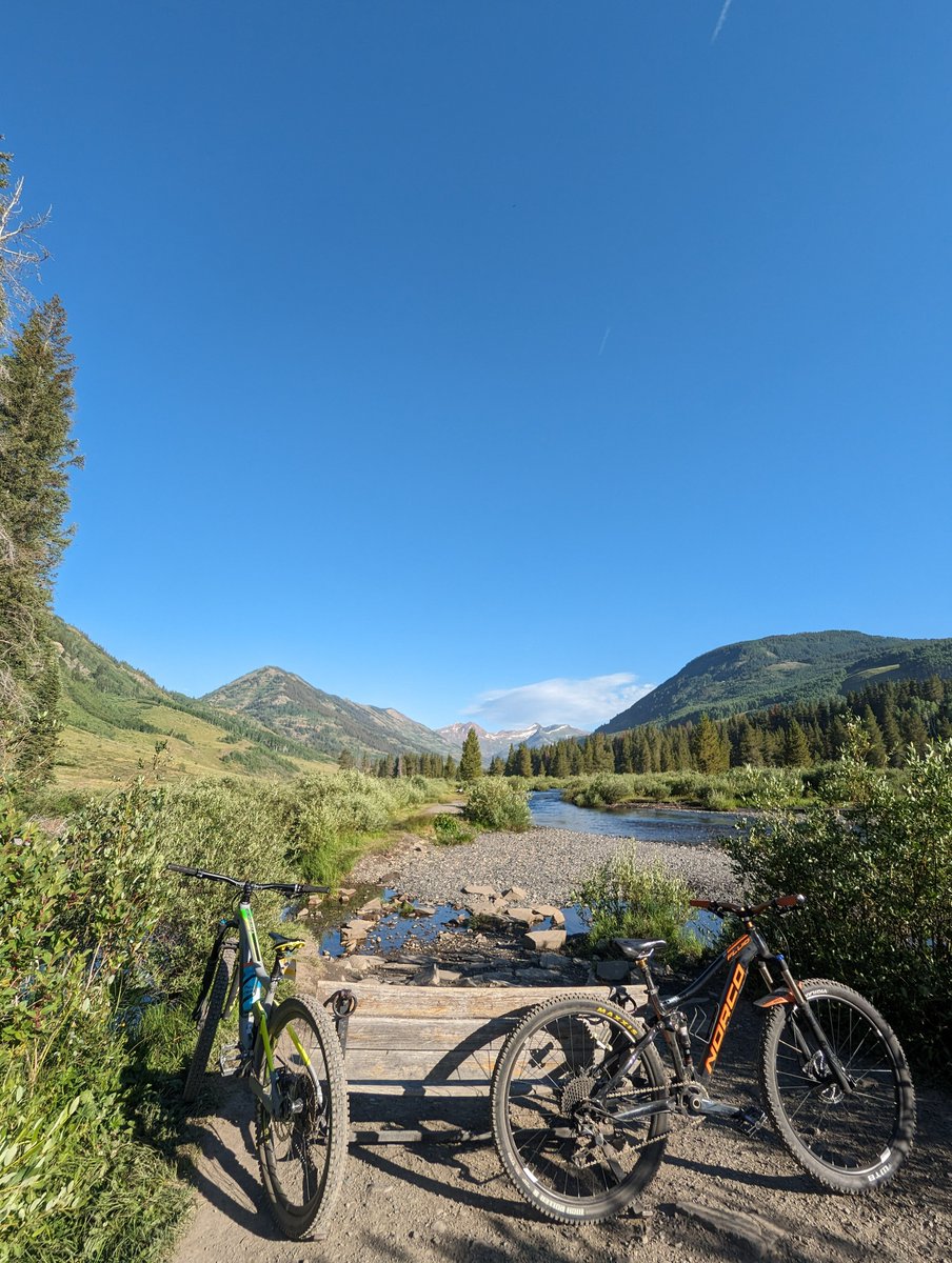 tee_berz's tweet photo. Crested Butte > Hurricane https://t.co/HzZOxtZAQU