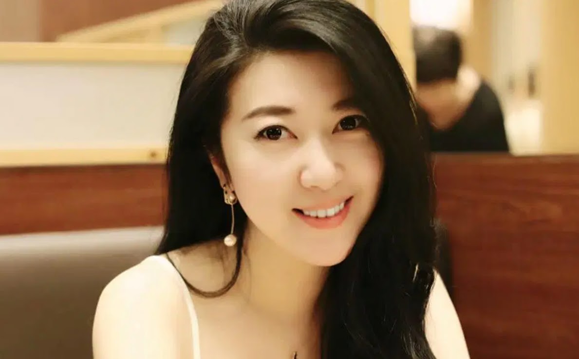 Starboy2079's tweet image. Chinese Angels (Thread)

How Chinese Secret Service (MSS) traps influential people - Complete operation explained

2009
British Secret agency MI5 distributed a 14-page document to hundreds of British leaders, and businesses, titled

"The Threat from Chinese Espionage".

1/19