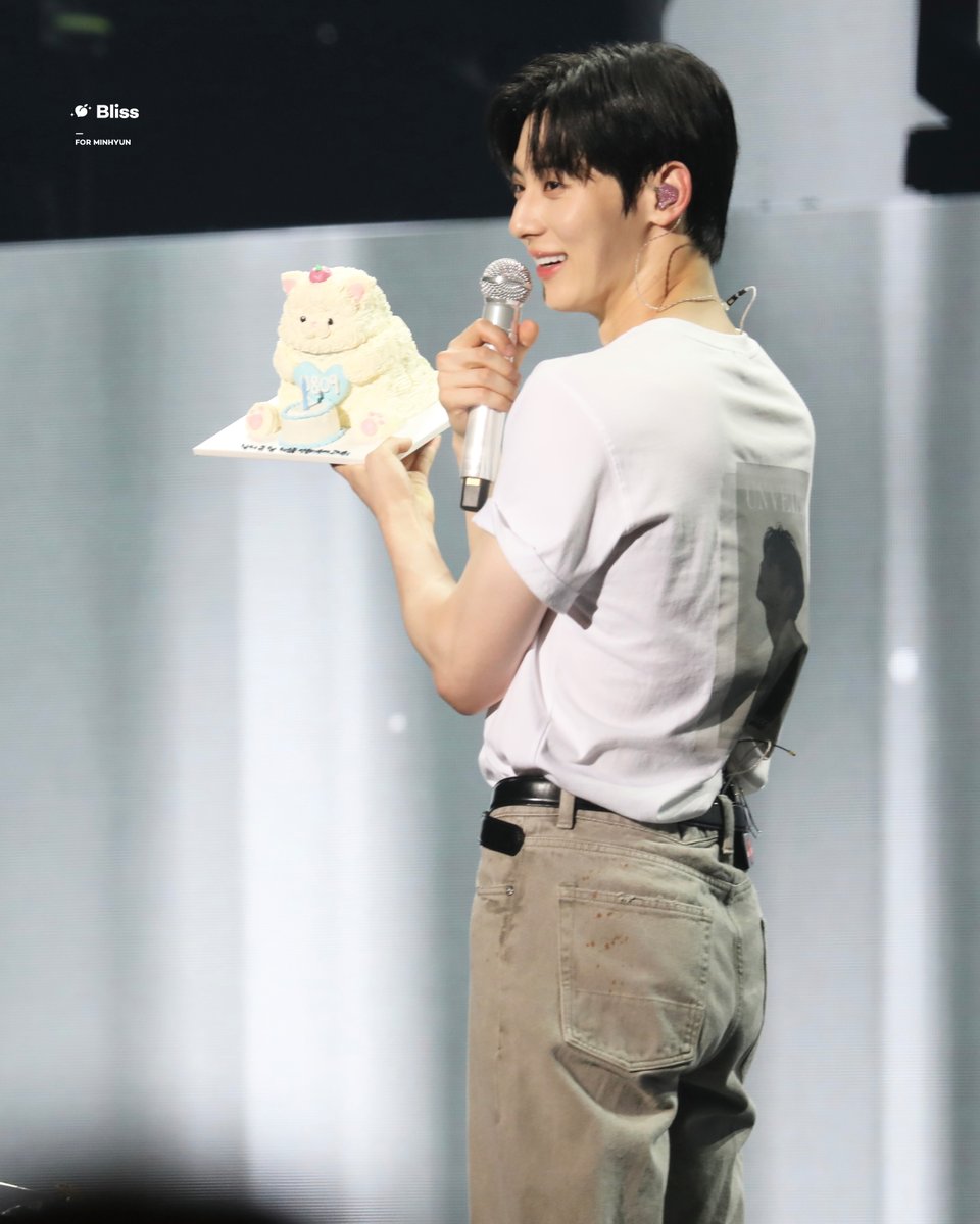 온리황도황대장 생일축하해🥳

#황도의전부민현아_생일축하해
#Happy_Hwangdoboss_Day