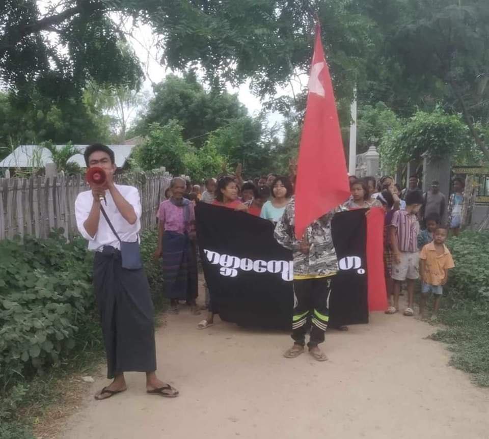Tiam1702's tweet photo. Pro democracy youths in a village, Salingyi Township, are still marching with vigor to keep opposing the military dictatorship. 

#8888UprisingIn2023 #NeverForgiveNeverForget #2023JulAug8Coup #WhatsHappeningInMyanmar https://t.co/J9lLGWhUuS