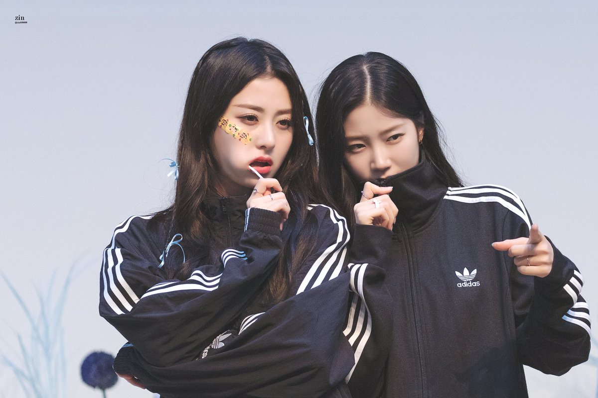 まだ誰でも知らない顔で笑う君を見たい

#LESSERAFIM #KAZUHA #르세라핌 #카즈하