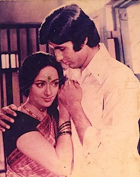 rajib14's tweet photo. @manishm1942 @SrBachchan @juniorbachchan @Partho701 @PravsAhuja19 @GangulySunetra @aspalod @ManishK89979565 @Shuchi_95 @AmitAgrawl @EfvijayKumar @EfRakesh @bhambhaniheenad @imnidhisingh_ @AmanKum27059195 @efrakesh_1 @DrAnilLoveAB @MaheshBSolanki4 @amitdut71992686 @basu_pratik @JasbeerSingh_01 @JAYKUMAR7866 @Nikkkkhhil @soniyasingh_ss #49YearsOfKasauti🌹 #KASAUTI
#AmitabhBachchan #HemaMalini
@SrBachchan @dreamgirlhema https://t.co/ctfe6PK4xN