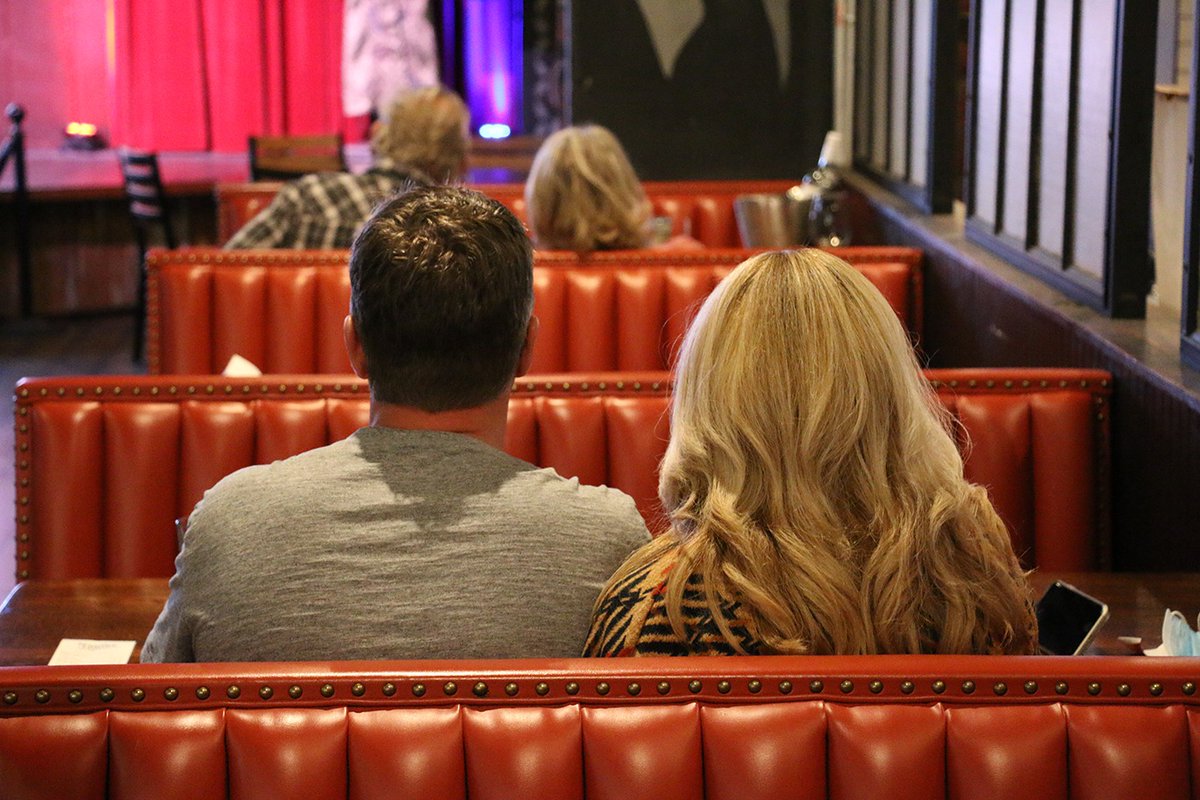 Looking for a fun date night? Come enjoy a romantic evening at NashHouse with dinner, drinks, and live music!