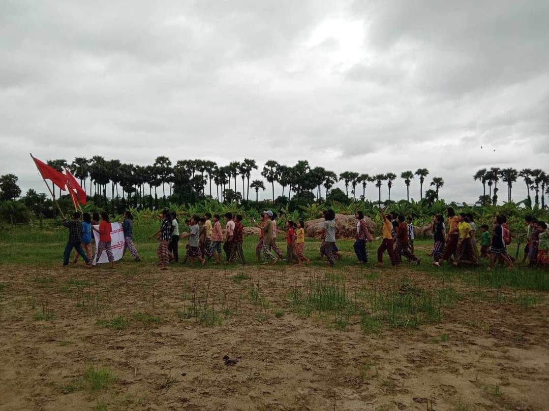 Tiam1702's tweet photo. Pro democracy youths in a village, Yinmarbin Township, are still marching with vigor to keep opposing the military dictatorship.

#8888UprisingIn2023 #NeverForgiveNeverForget #2023JulAug8Coup #WhatsHappeningInMyanmar https://t.co/LRs2zicJDP