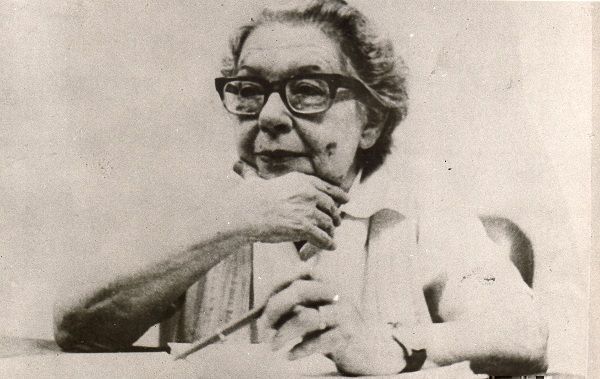 YoelCepeda3's tweet photo. Mirta Aguirre Carreras fue poeta, escritora, periodista y militante cubana. Hoy recordamos que falleció el 8 de agosto de 1980, más no su extensa obra poética, y muy cubana.   #MujeresEnRevolución https://t.co/Utdcqzcgku