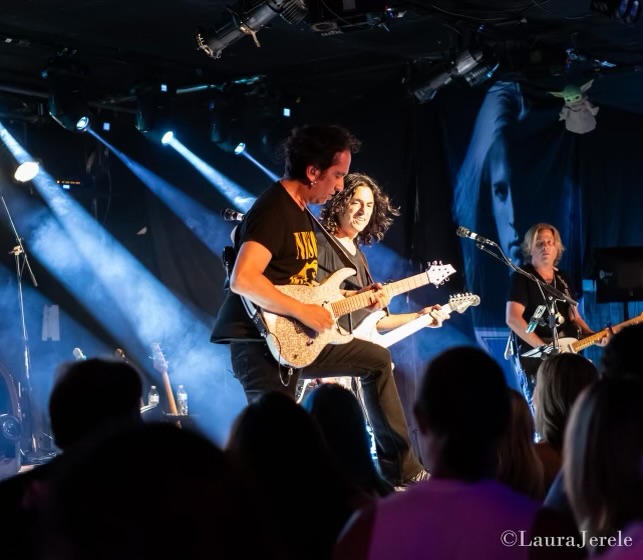 The boys are back in town 🙌 🎸

Did you catch one of our latest Nelson shows? Tell us where below!

#nelson #thebandnelson