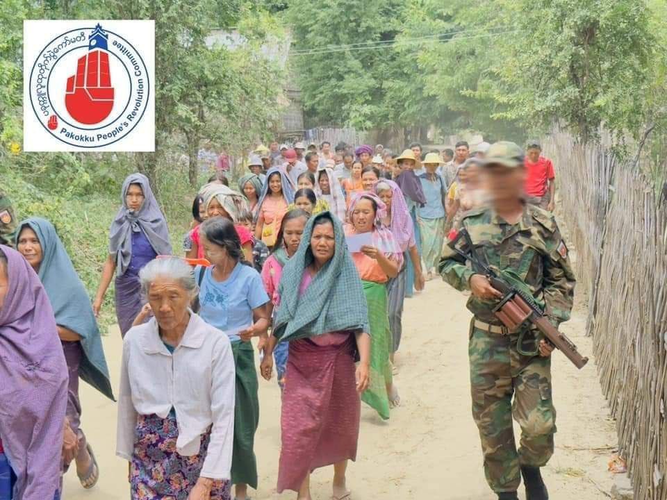 Tiam1702's tweet photo. An anti-military marching strike was rallied and demonstrated today in Pakokku Township to defy military rules.

#8888UprisingIn2023 #NeverForgiveNeverForget #2023JulAug8Coup #WhatsHappeningInMyanmar https://t.co/rFrMu4feX0