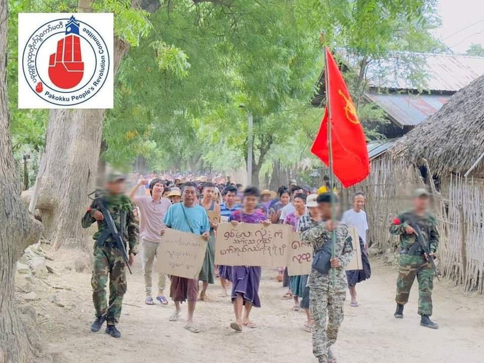 Tiam1702's tweet photo. An anti-military marching strike was rallied and demonstrated today in Pakokku Township to defy military rules.

#8888UprisingIn2023 #NeverForgiveNeverForget #2023JulAug8Coup #WhatsHappeningInMyanmar https://t.co/rFrMu4feX0