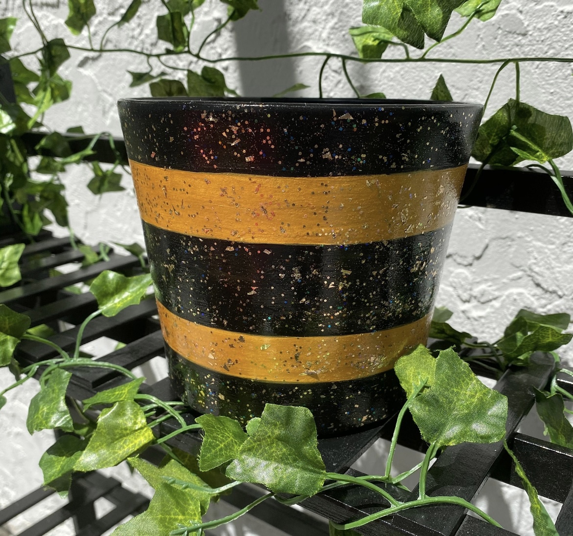 ECreationsKW's tweet photo. CHECK OUT OUR @Etsy SHOP FOR NEW SUMMER DECOR ITEMS! 🌞✨
✨FEATURING: TERRACOTTA PLANTER POT✨
🍃 https://t.co/LxsXaDODu9 🍃
#planter #plants #homedecor #handmade #garden #plantsofinstagram #planters #plant #pottery #gardening #flowers #plantsmakepeoplehappy #plantlover https://t.co/Tpqr9vPyNB