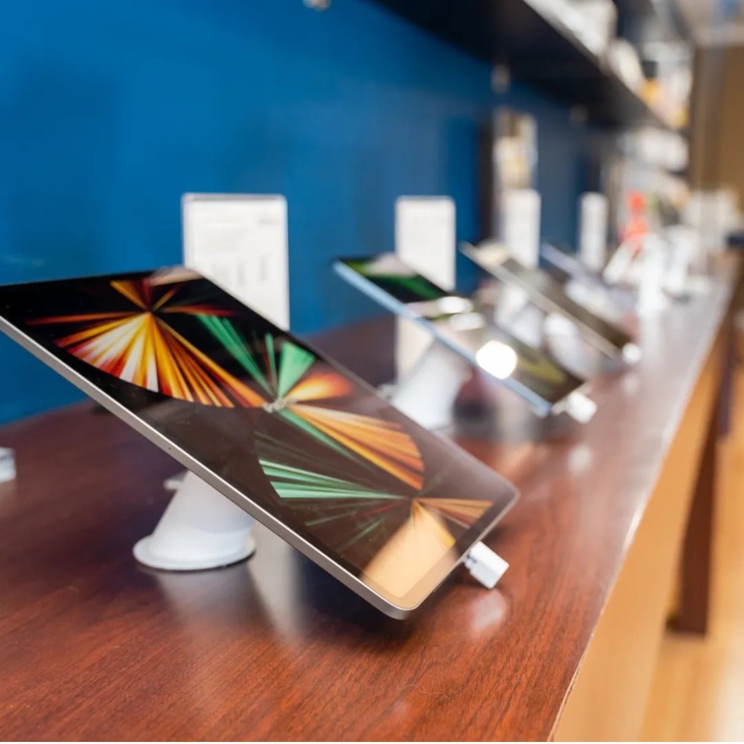 We brought Apple representation to Brevard County and have been the go-to source for knowledge ever since. Come visit our spacious showroom and discover the latest Macs, iPads, and more! 💫📱✨ #VisualDynamicsInc