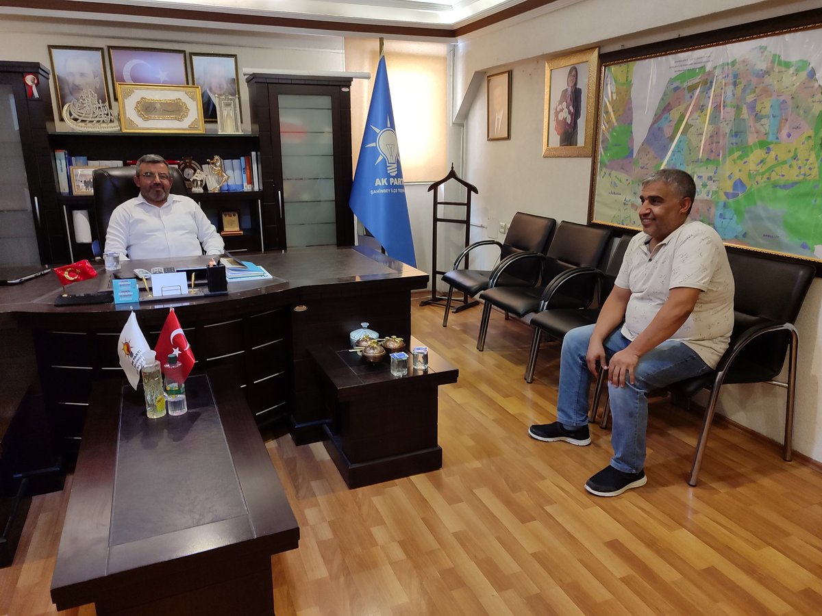 Abdlkadirs27's tweet photo. Ak Parti şahinbey İlçe binamıza gelen vatandaşlarımızın sorun ve sıkıntılarını dinledik.. Taleplerine çözüm ürettik..
Durmadan yorulmadan hizmete devam elhamdülillah...

@erkankandemir 
@agral_abdullah 
@Hakan_Kahtali 
@muratcetin27 https://t.co/QDSqqMj7wU