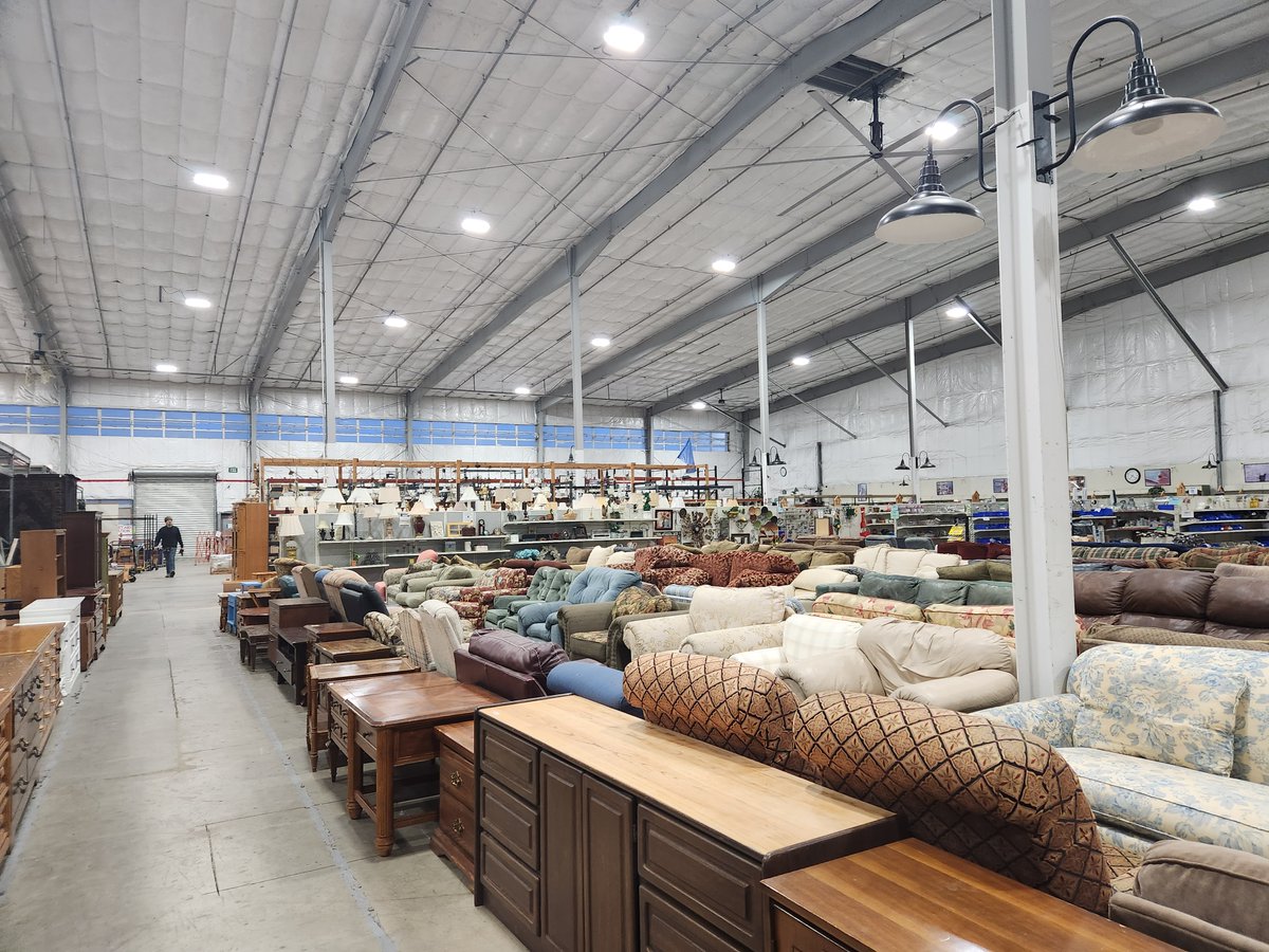 LED_LightSupply's tweet image. This  214 x 140 x 32 Warehouse used our 220 Watt LED Linear Bay Light (MLLG-AL-LED-HBLIN5-220-50-MS)💡

You can see more details of the dimensions of this Commercial Project in the Lighting Plan! 📲💡

#LEDLighting #LEDLights #lightingplan #photometricplan #sparky #contractor