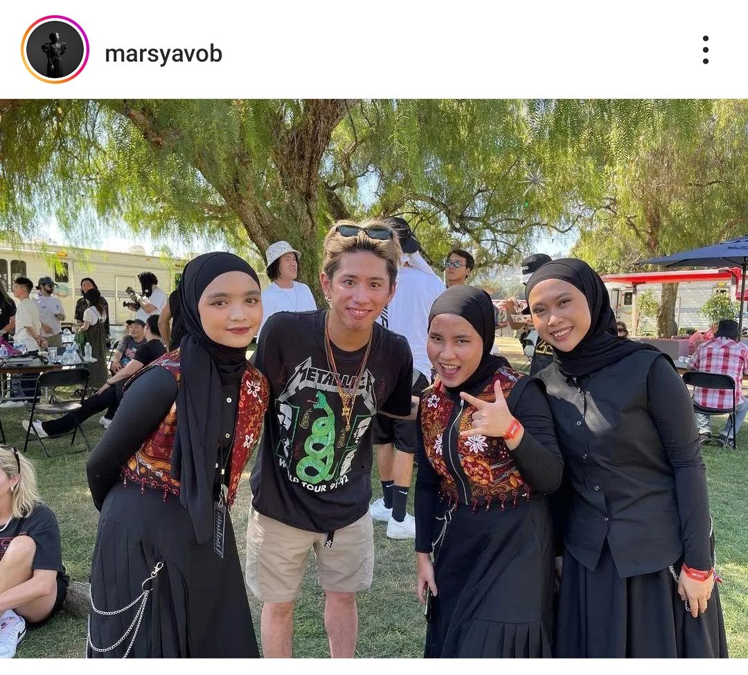 ONEOKROCK_INDO's tweet photo. Keren. Band asal Garut, VOB (Voice Of Baceprot), foto bareng Taka https://t.co/gNVw8vzkvj