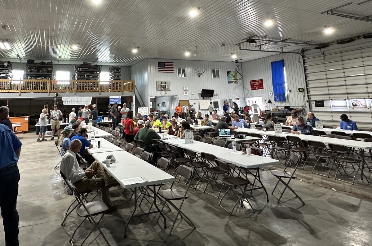 SoilLorax's tweet photo. Just about to present #compaction to #wisconsinfarmers. Looks like not sitting in the front seats is a universal practice 😂⁦@UMNExt⁩ #soilhealth https://t.co/wXlHxBzERE