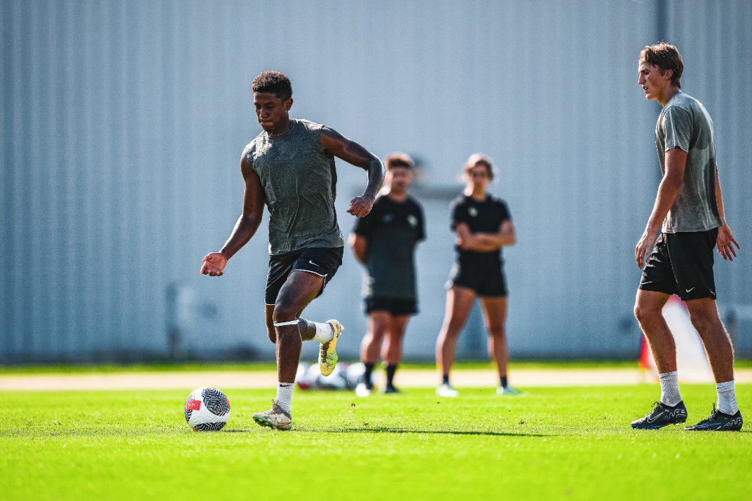 UCFKnights's tweet photo. seeing @UCF_MSoccer back on the pitch >>>

 can't wait for August 27 🙌 https://t.co/9iMcoHiQKn