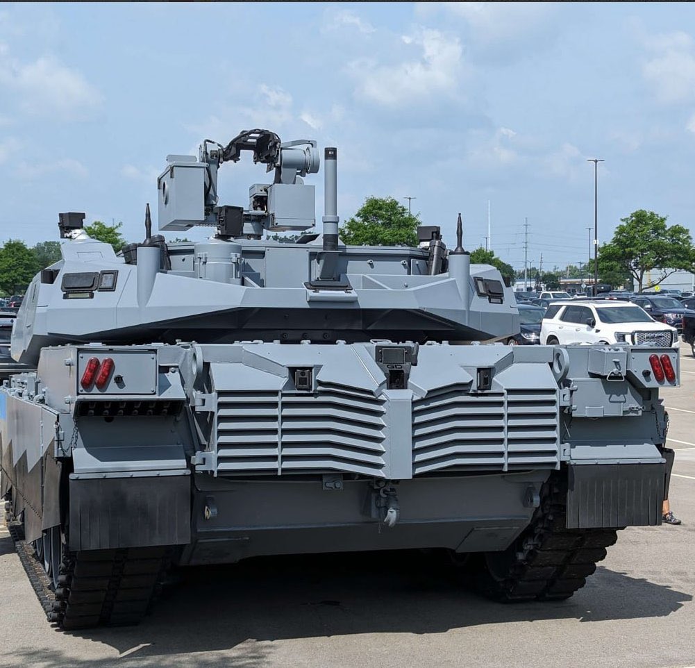 Little Think Tank tweet media