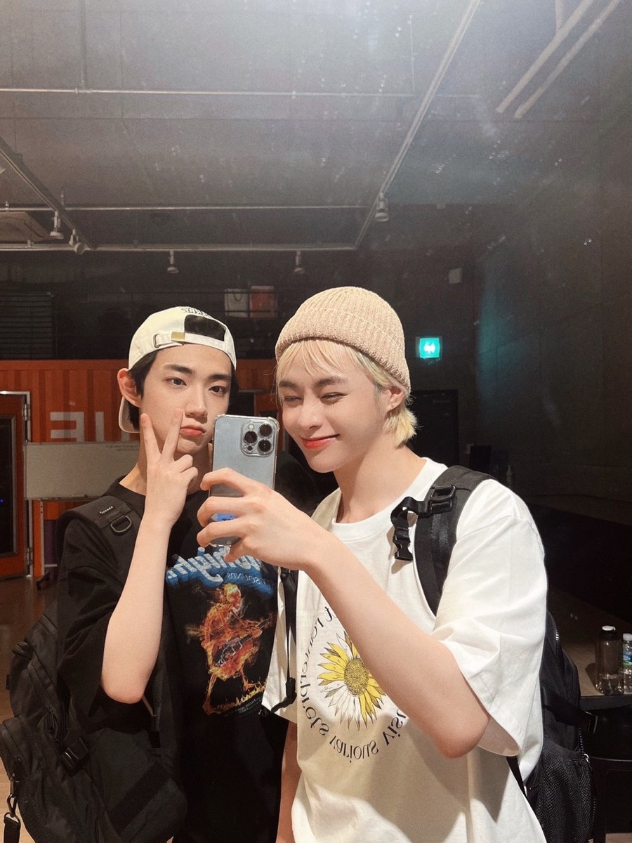 TPST_twt's tweet photo. [#한빈] 우리 섭이 생일 너무너무 축하해~ 😙🔊
항상 건강하고 행복하자~ 아이러브유 🎂❤️ https://t.co/5w5NAueOIS