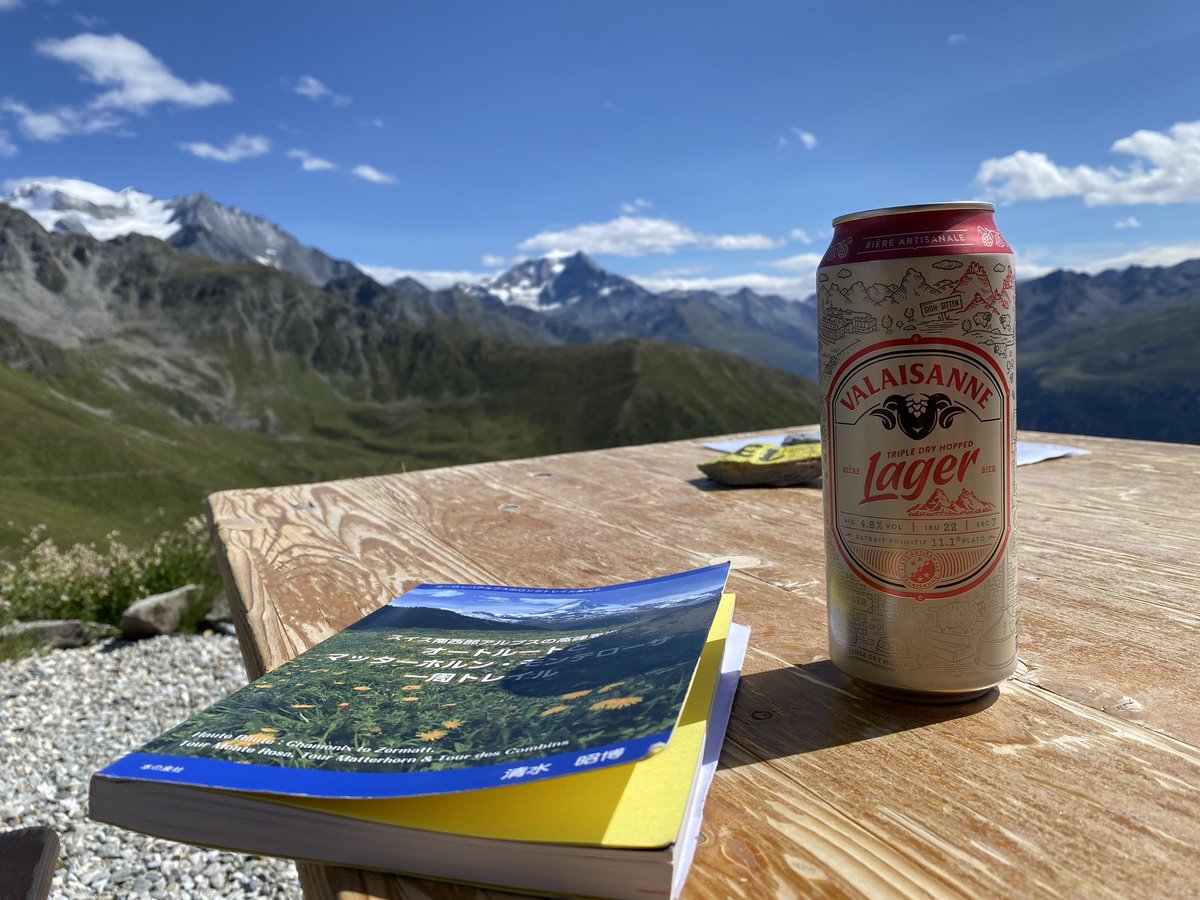 Massan84901559's tweet photo. 2023.08.08 Tus #HauteRoute 3日目 #Champex から #Cabane du #ColdeMille を目指しました。#Orsieres までの下りはバスで下り、そこからは #MontBrule まで絶え間なく登りです。ミレ峠小屋からは東に #GrandCombin が良く見え、西に #MontBlanc 山群がよく見え #Beer が格別です🍺 https://t.co/VdwmLoDHCA
